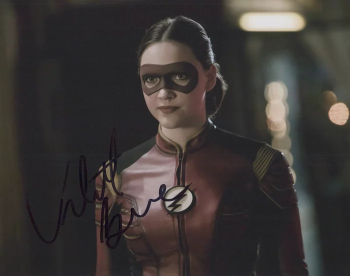 Violett Beane autograph