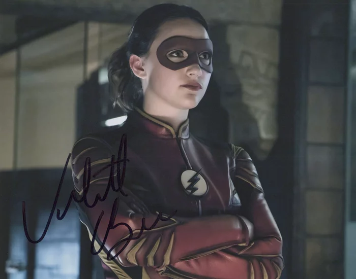 Violett Beane autograph