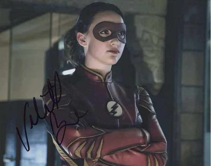 Violett Beane autograph