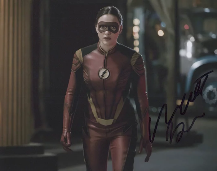 Violett Beane autograph