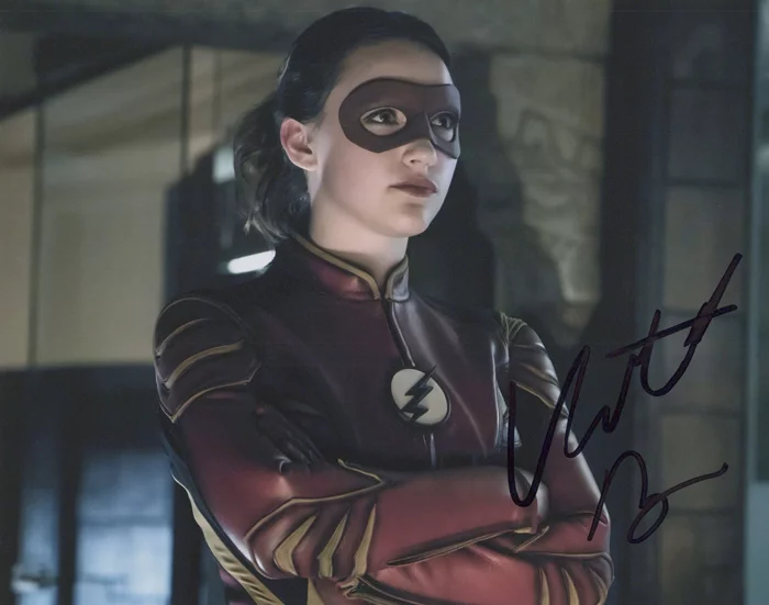 Violett Beane autograph