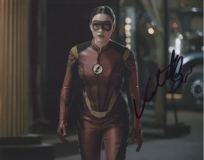 Violett Beane autograph