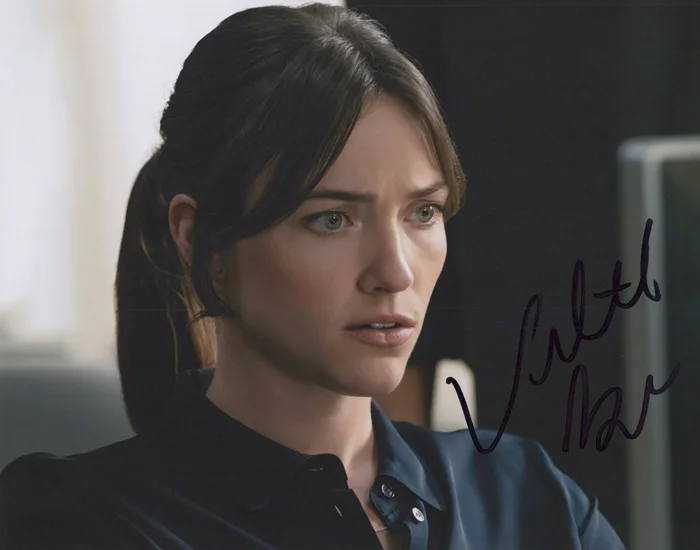 Violett Beane autograph
