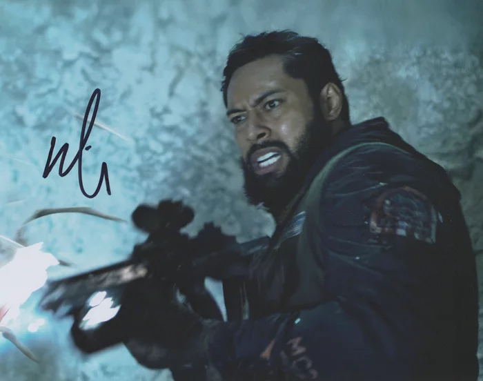 Uli Latukefu autograph