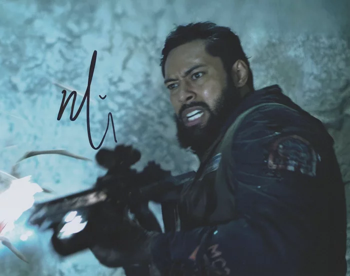 Uli Latukefu autograph