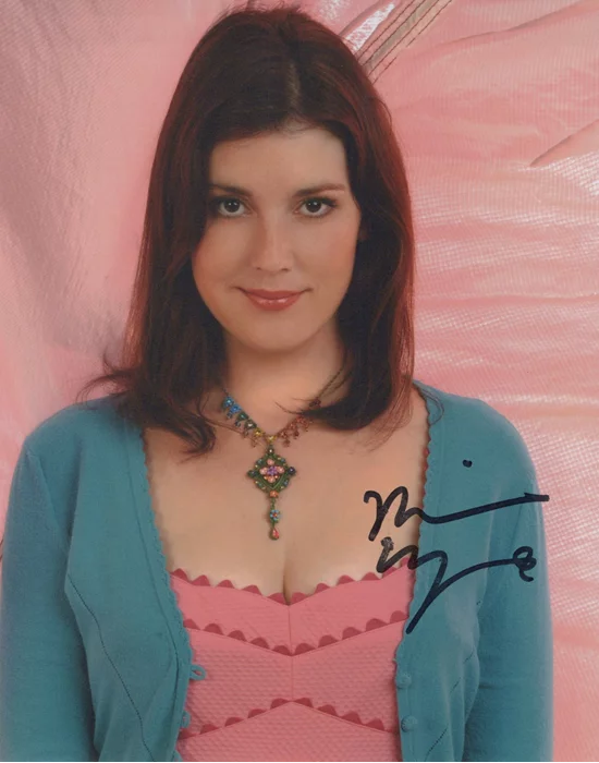 Melanie Lynskey autograph