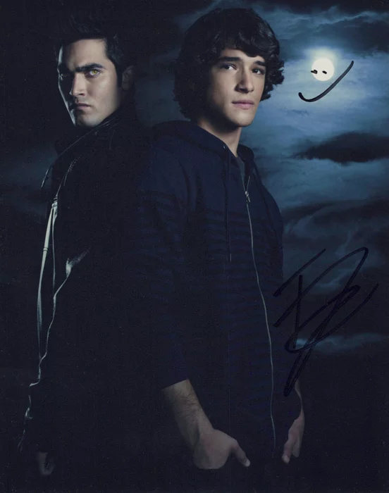 Tyler Posey autograph
