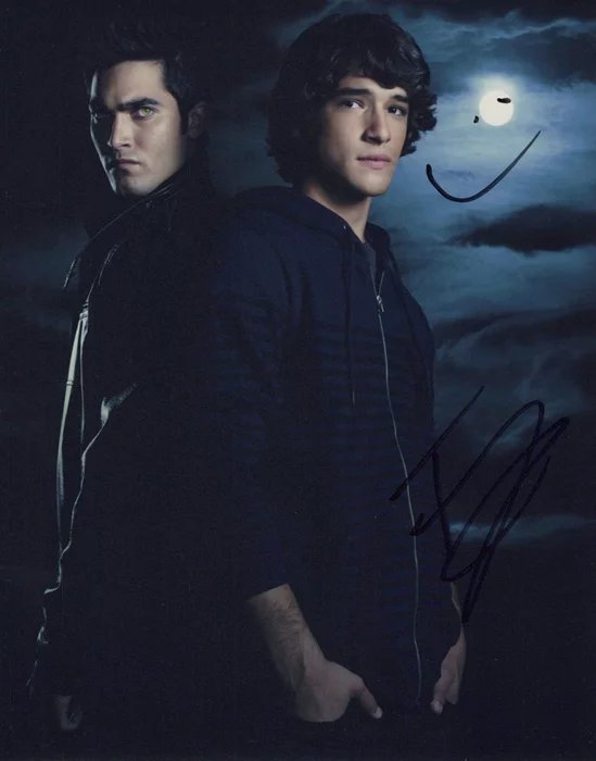 Tyler Posey autograph