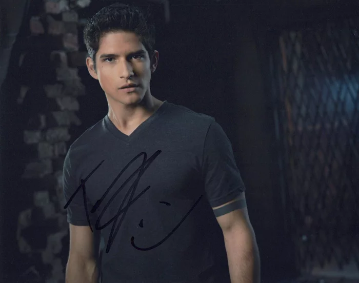 Tyler Posey autograph