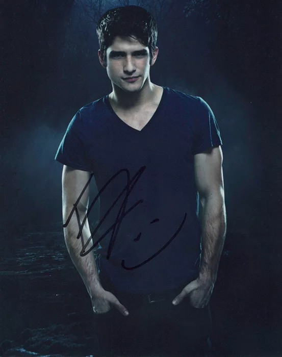 Tyler Posey autograph