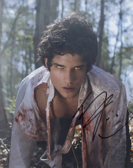 Tyler Posey autograph