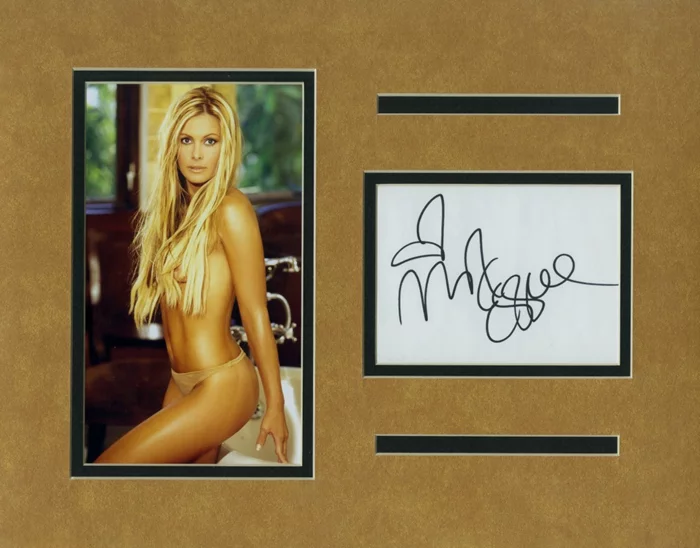 Nicole Eggert autograph