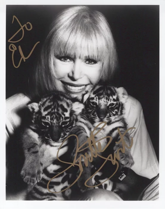 Loretta Swit autograph