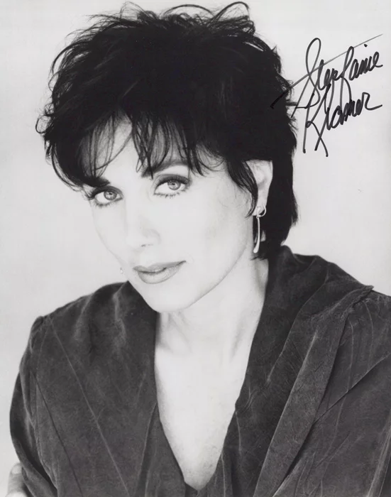 Stepfanie Kramer autograph