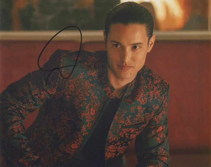 Derek Luh autograph