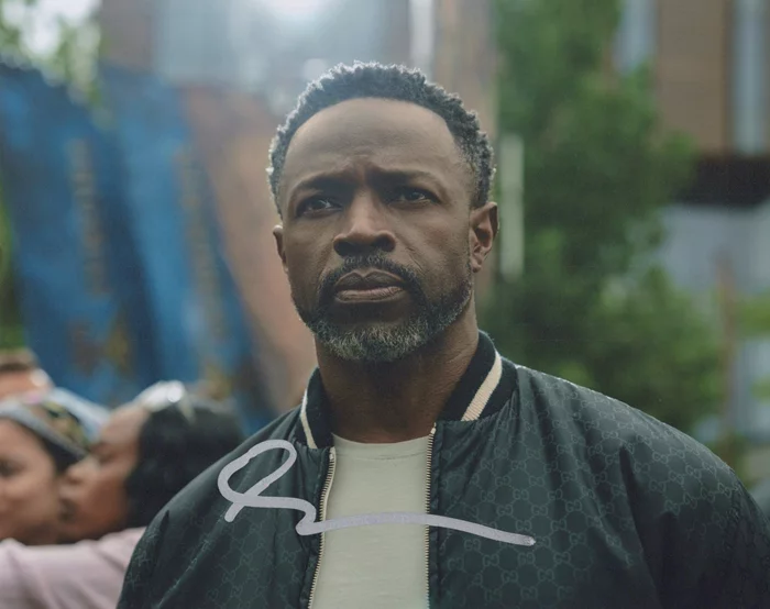 Sean Patrick Thomas autograph