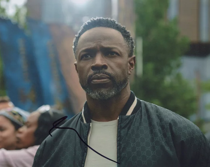 Sean Patrick Thomas autograph