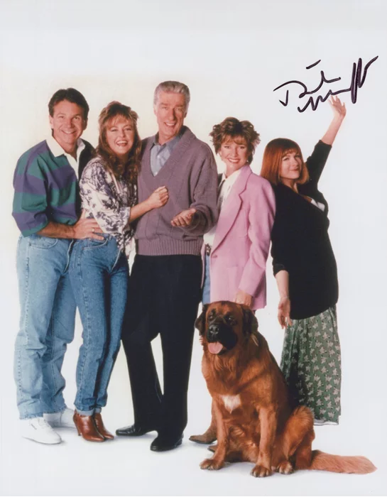 Dinah Manoff autograph