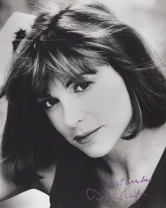 Dinah Manoff autograph