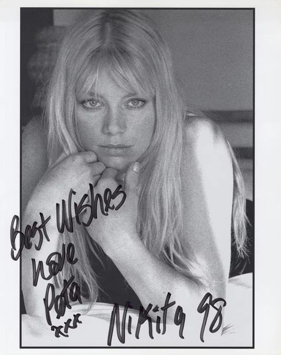Peta Wilson autograph