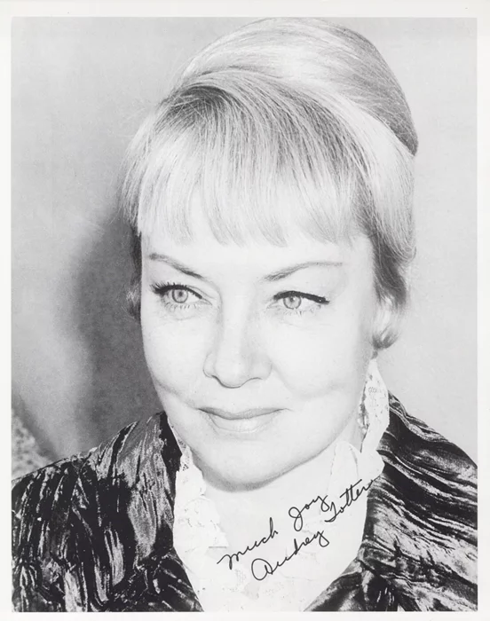 Audrey Totter autograph