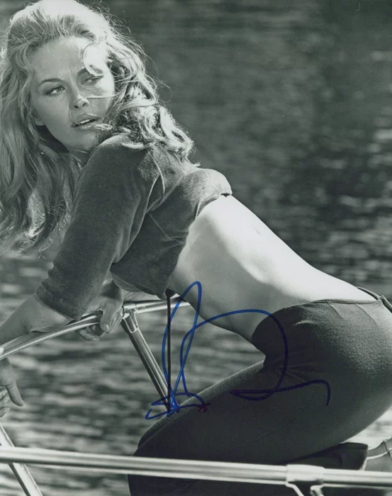 Faye Dunaway autograph