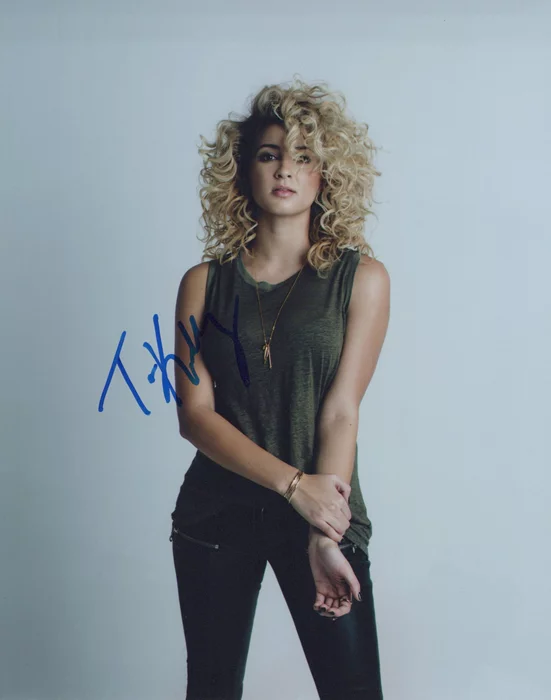 Tori Kelly autograph