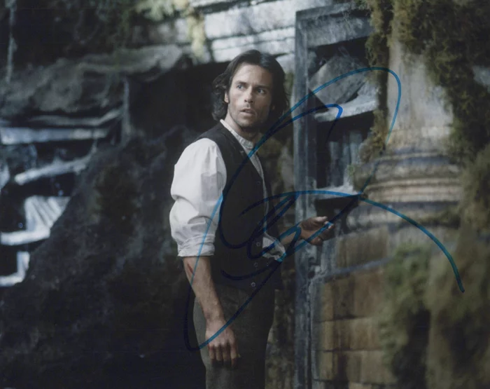 Guy Pearce autograph