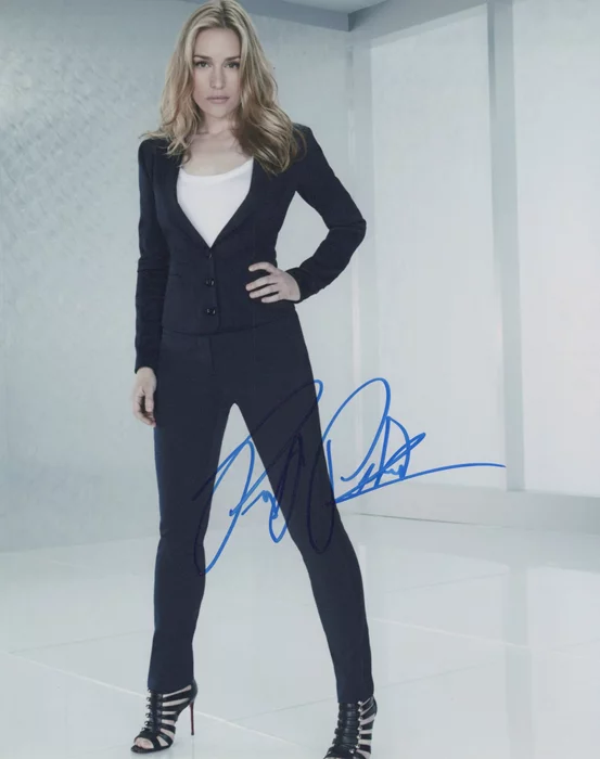 Piper Perabo autograph
