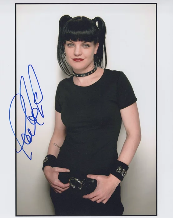 Pauley Perrette autograph
