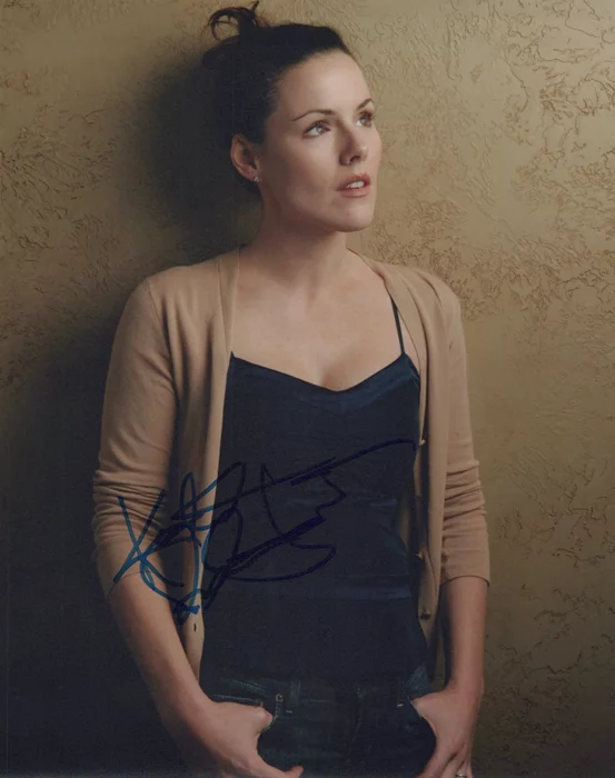 Kathleen Robertson autograph