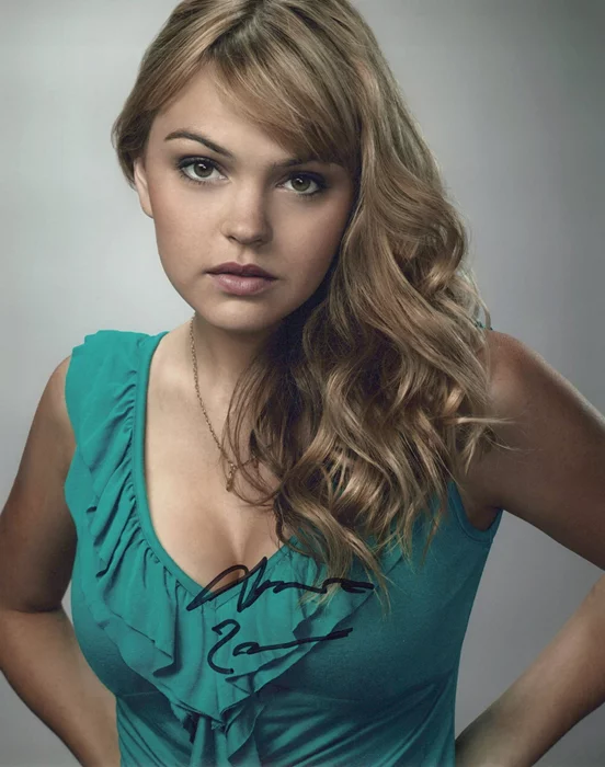 Aimee Teegarden autograph