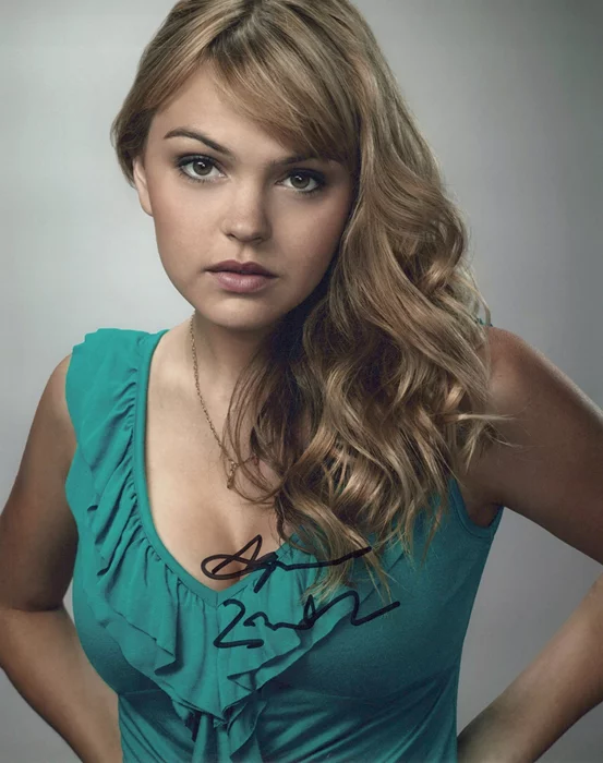 Aimee Teegarden autograph