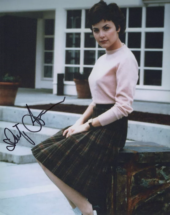 Sherilyn Fenn autograph