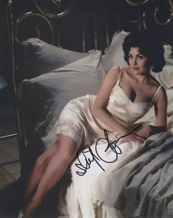 Sherilyn Fenn autograph