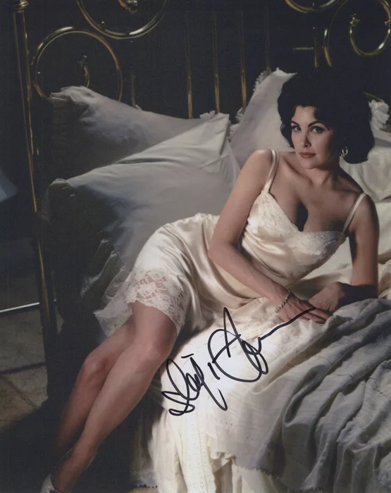 Sherilyn Fenn autograph