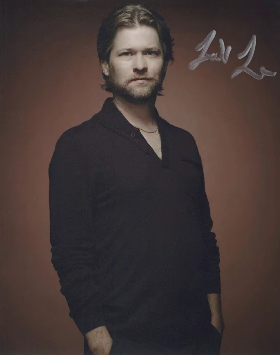 Todd Lowe autograph
