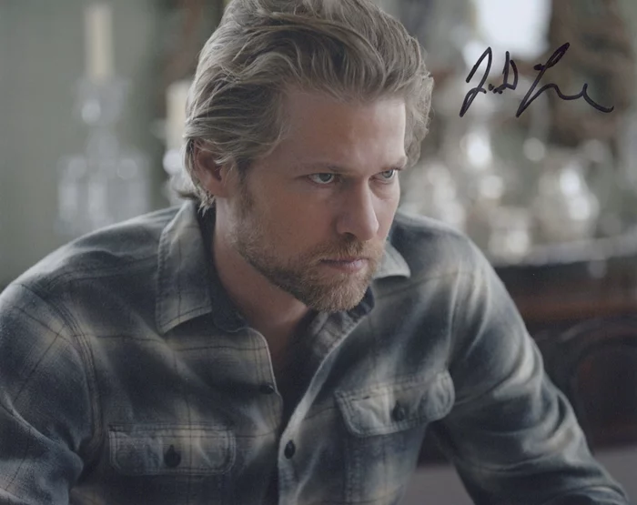 Todd Lowe autograph