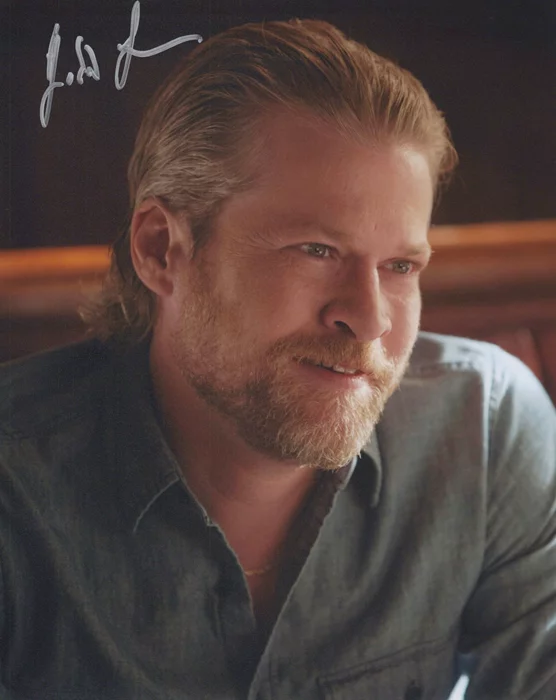 Todd Lowe autograph