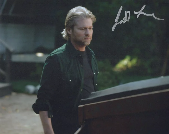 Todd Lowe autograph