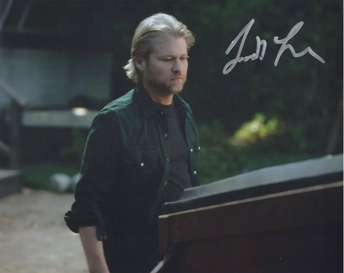 Todd Lowe autograph
