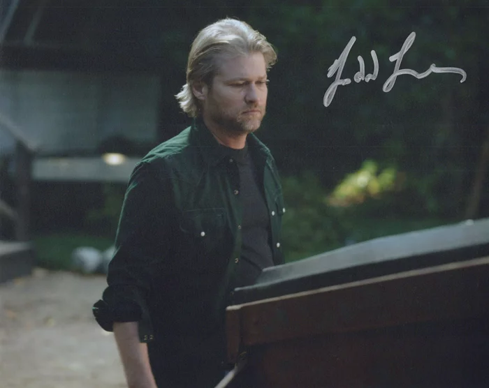 Todd Lowe autograph