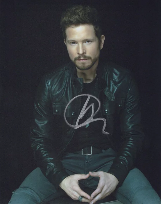 Matt Czuchry autograph