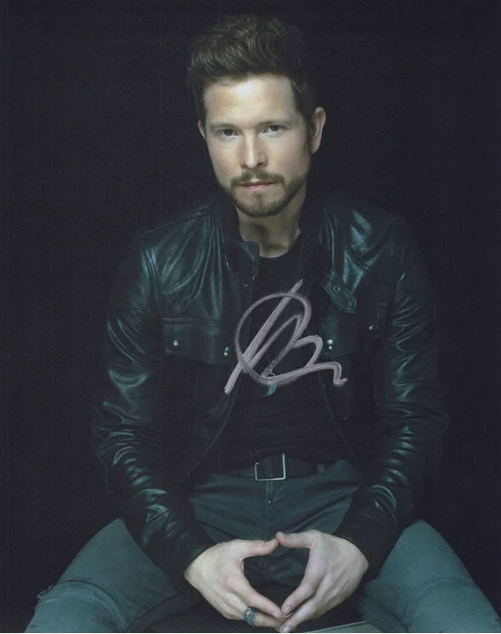 Matt Czuchry autograph