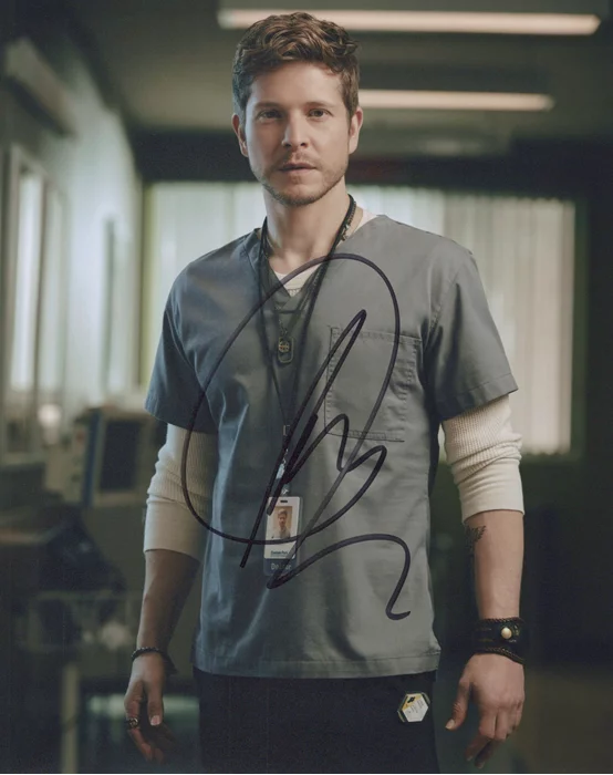 Matt Czuchry autograph