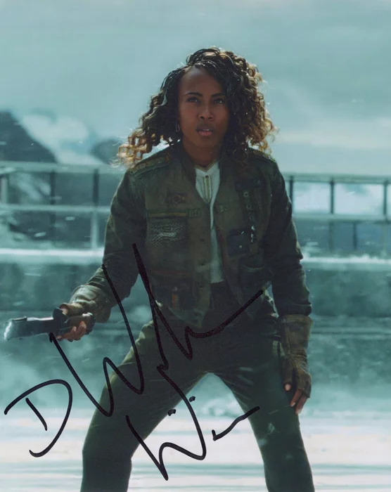 Dewanda Wise autograph