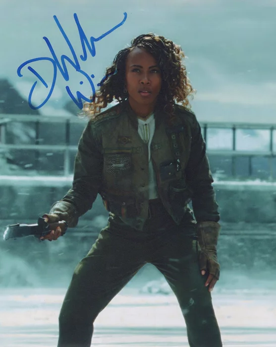 Dewanda Wise autograph