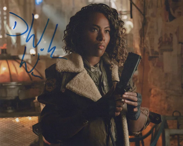 Dewanda Wise autograph