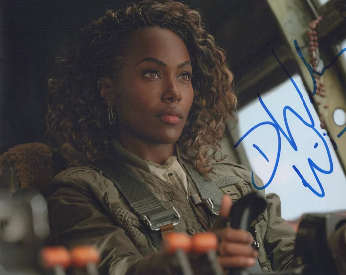 Dewanda Wise autograph