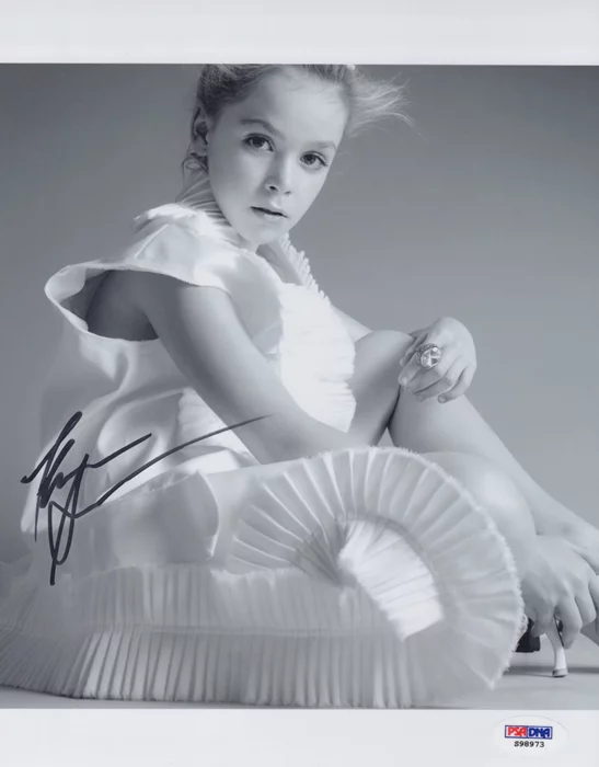 Kiernan Shipka autograph